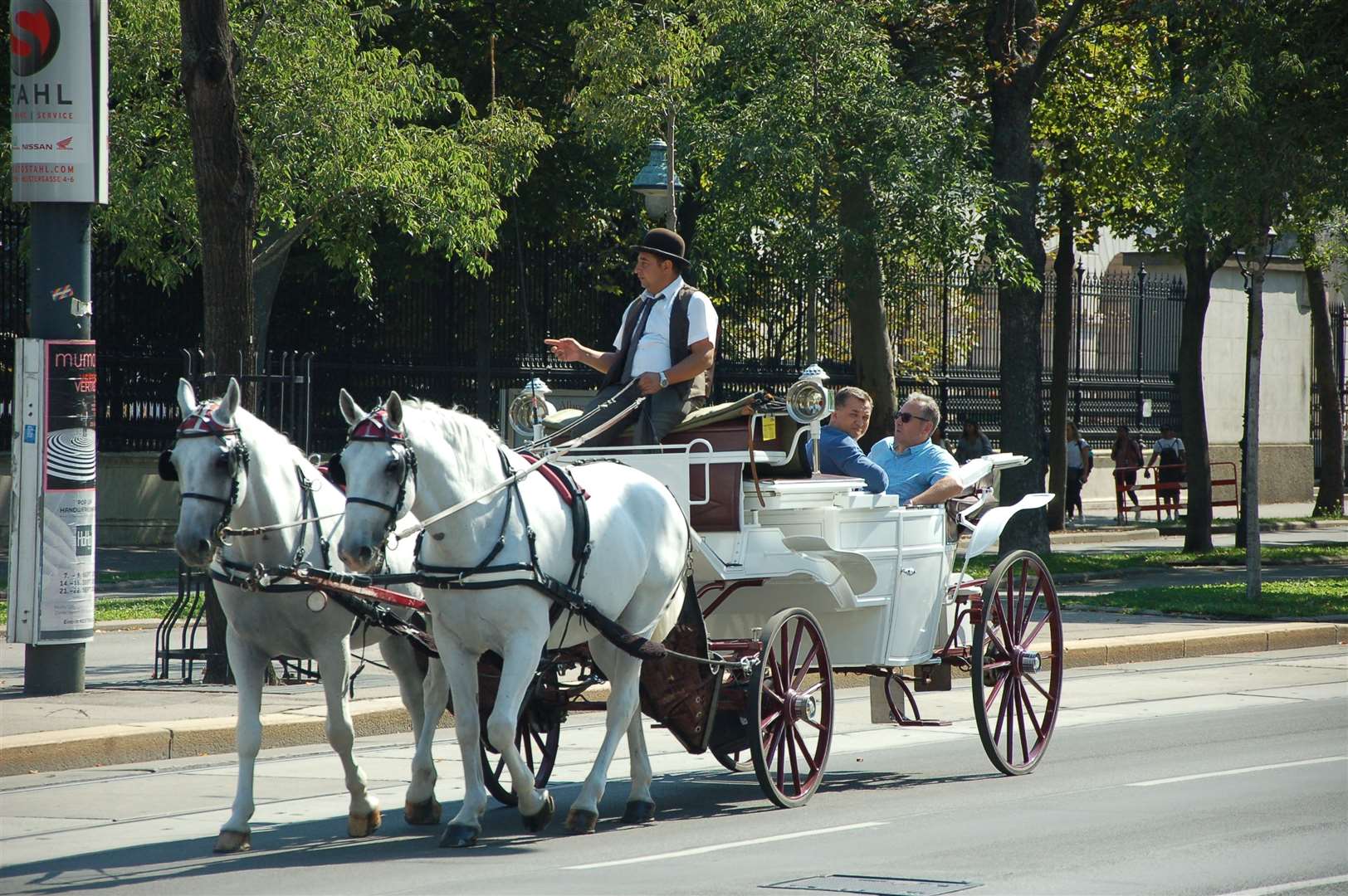 There are many ways to explore Vienna, this is probably the most elegant way, leaving the Hofberg onto the Ringstrasse.