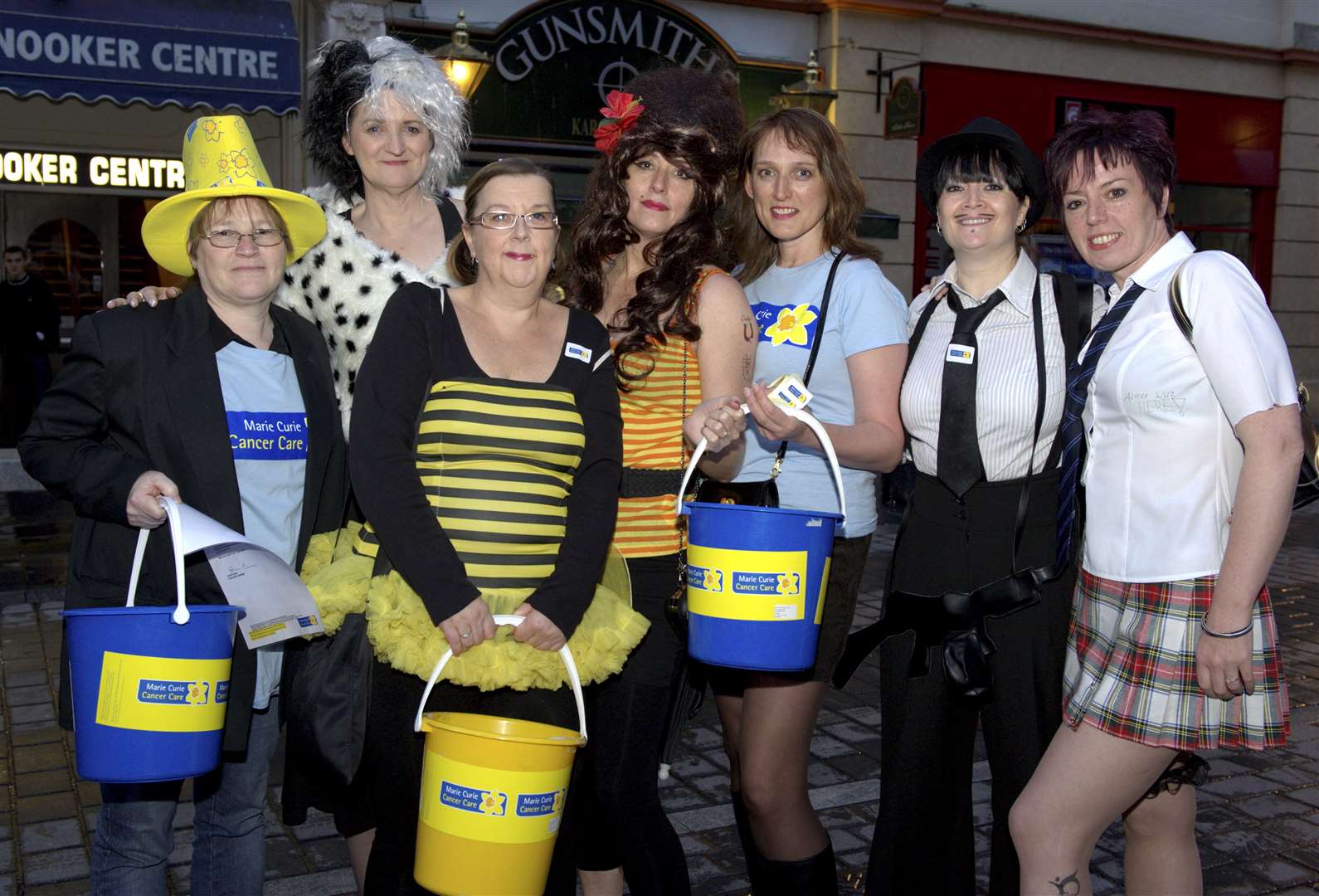 Janetta Paprocki (centre) out with friends for Marie Curie to raise money for a trip to Machu Picchu. Picture: Callum Mackay. Image No. 019214.
