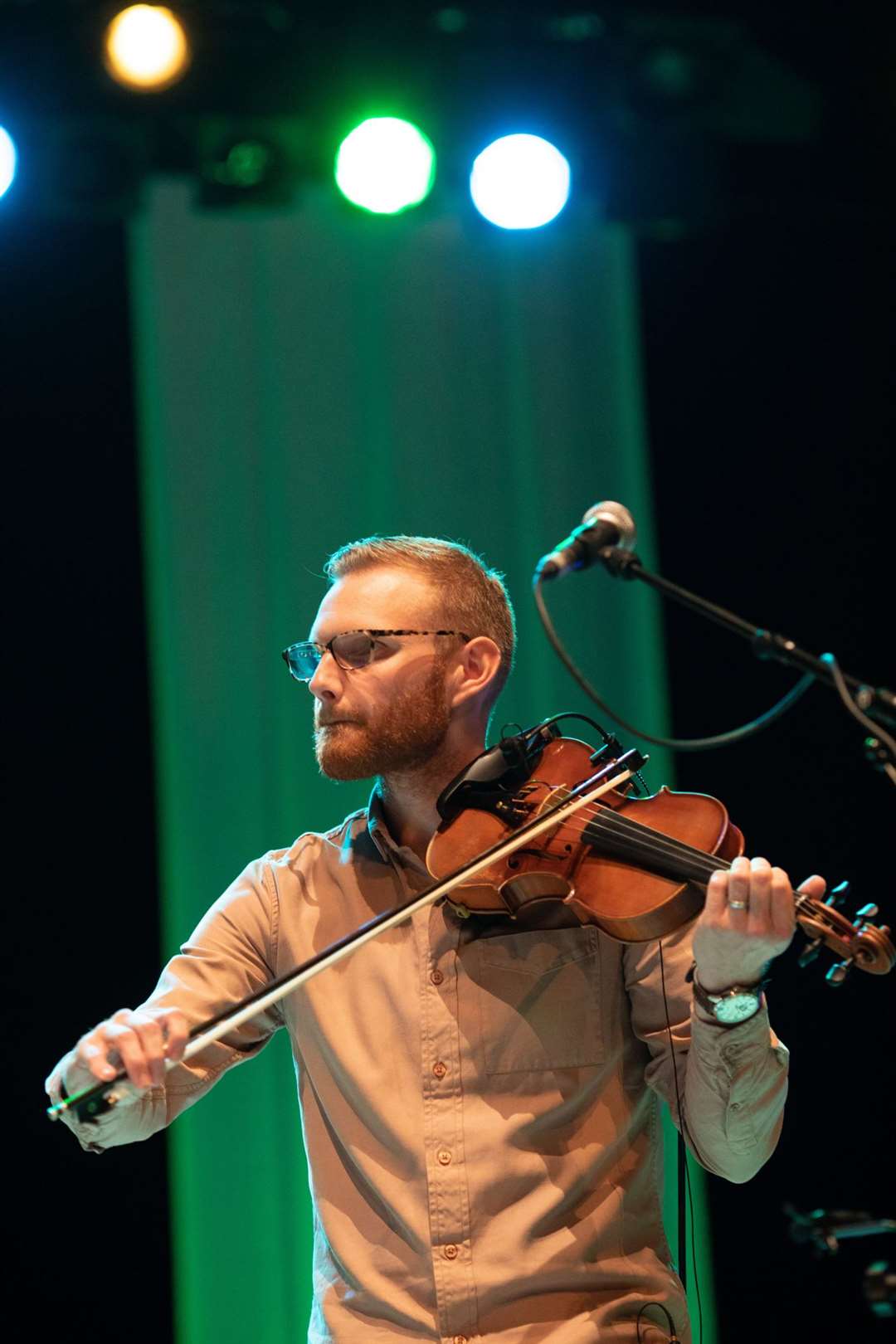 New Glasgow traditional music outfit, Staran, open The Royal National Mòd 2021 in Inverness with a live performance at Eden Court Theatre, Jack Smedley plays fiddle on stage