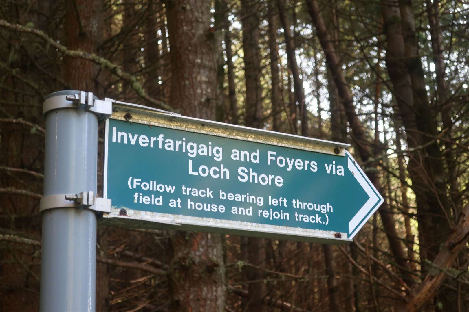 Rights of way sign to Inverfarigaig and Foyers at Boleskine.