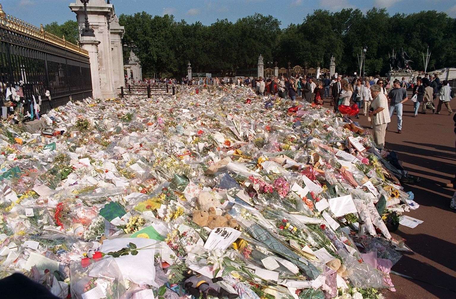 Flowers for Diana outside the gates of Buckingham Palace following her death (Ben Curtis/PA)