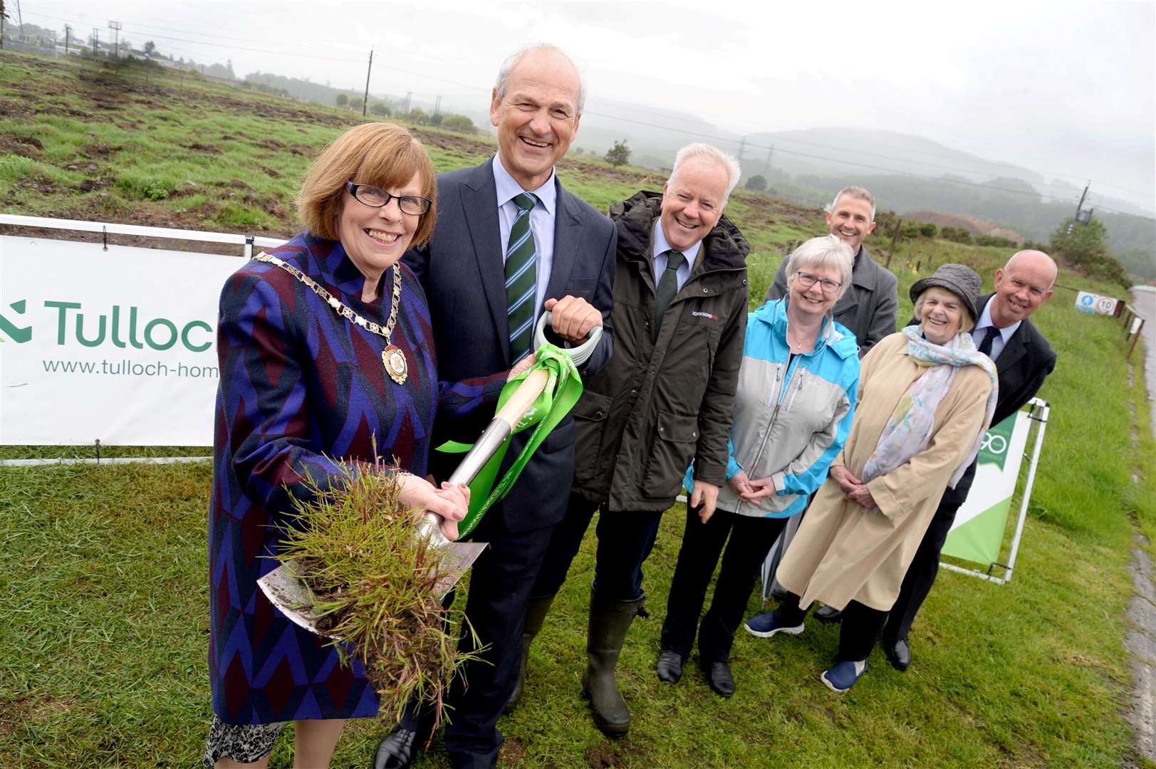 Deputy Provost Bet McAllister and Tulloch Homes chief executive George Fraser along with members of Holm Community Council at the ground-breaking ceremony. Picture: Gair Fraser Image No. 044148