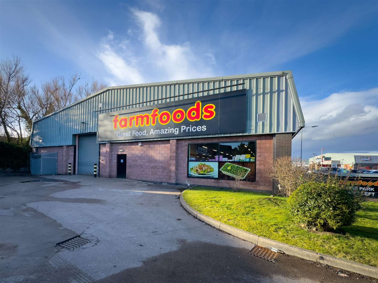 Household items, electrical goods and toiletries were stolen from Farmfoods.