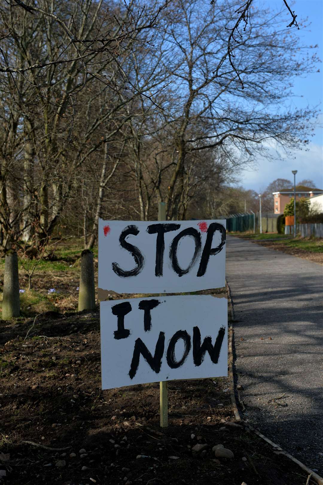 Proposals for a busgate at Raigmore Hospital have run into opposition from nearby residents.