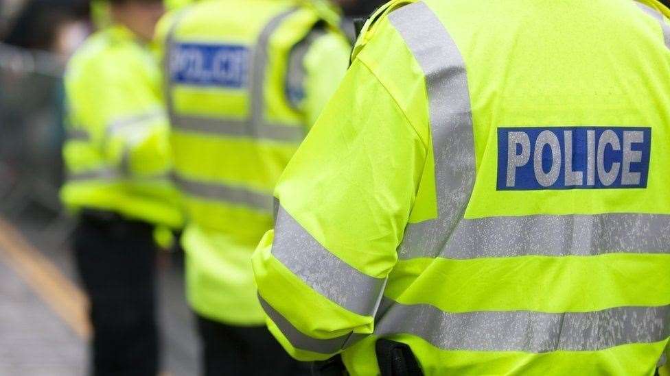 Community police officers will hold a drop in clinic in Merkinch on Thursday.