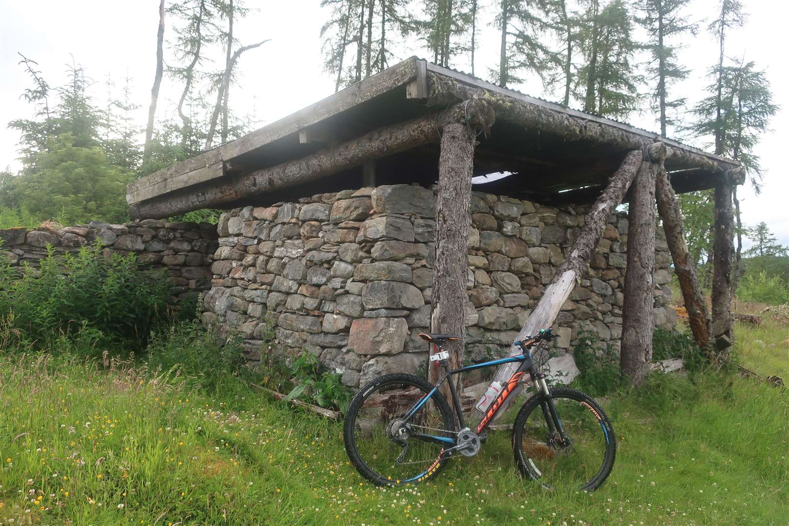 The bothy offers a great spot for shelter.