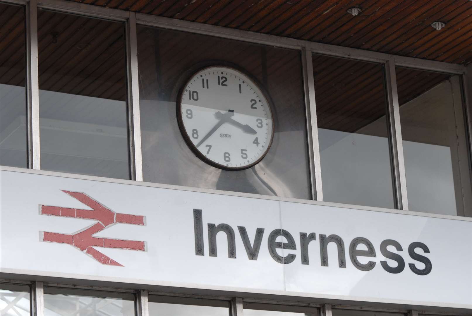 See Copy by: .get it sorted..Stopped clock at Inverness Train station entrance.....Pic by: Gary Anthony.SPP Staff Photographer.New Century House.Longman Road.Inverness.Tel: 01463 233059 *** Local Caption *** Pic by: Gary Anthony.SPP Staff Photographer..