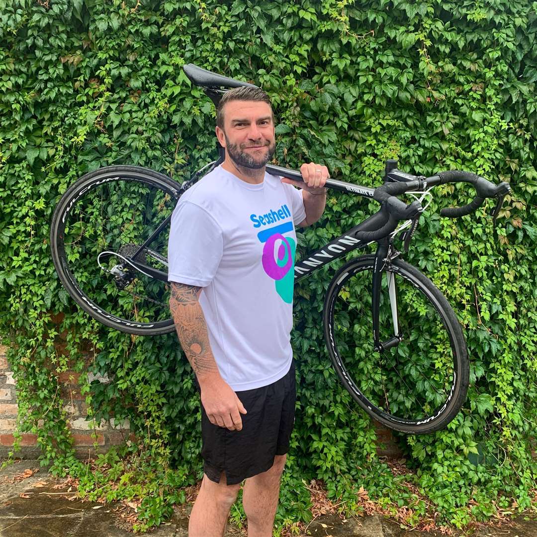 Drew Mitchell is hoping to beat the record for the fastest man carrying a bike in the London Marathon (Drew Mitchell/PA)