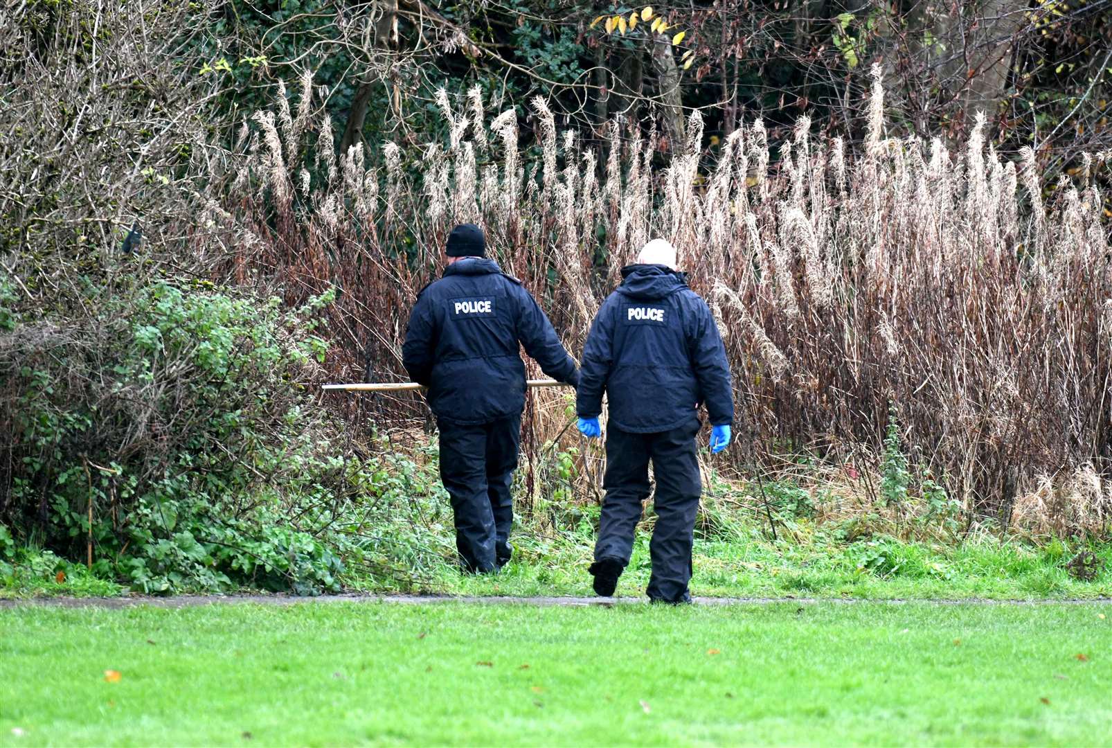 Police searching around Dalneigh estate.