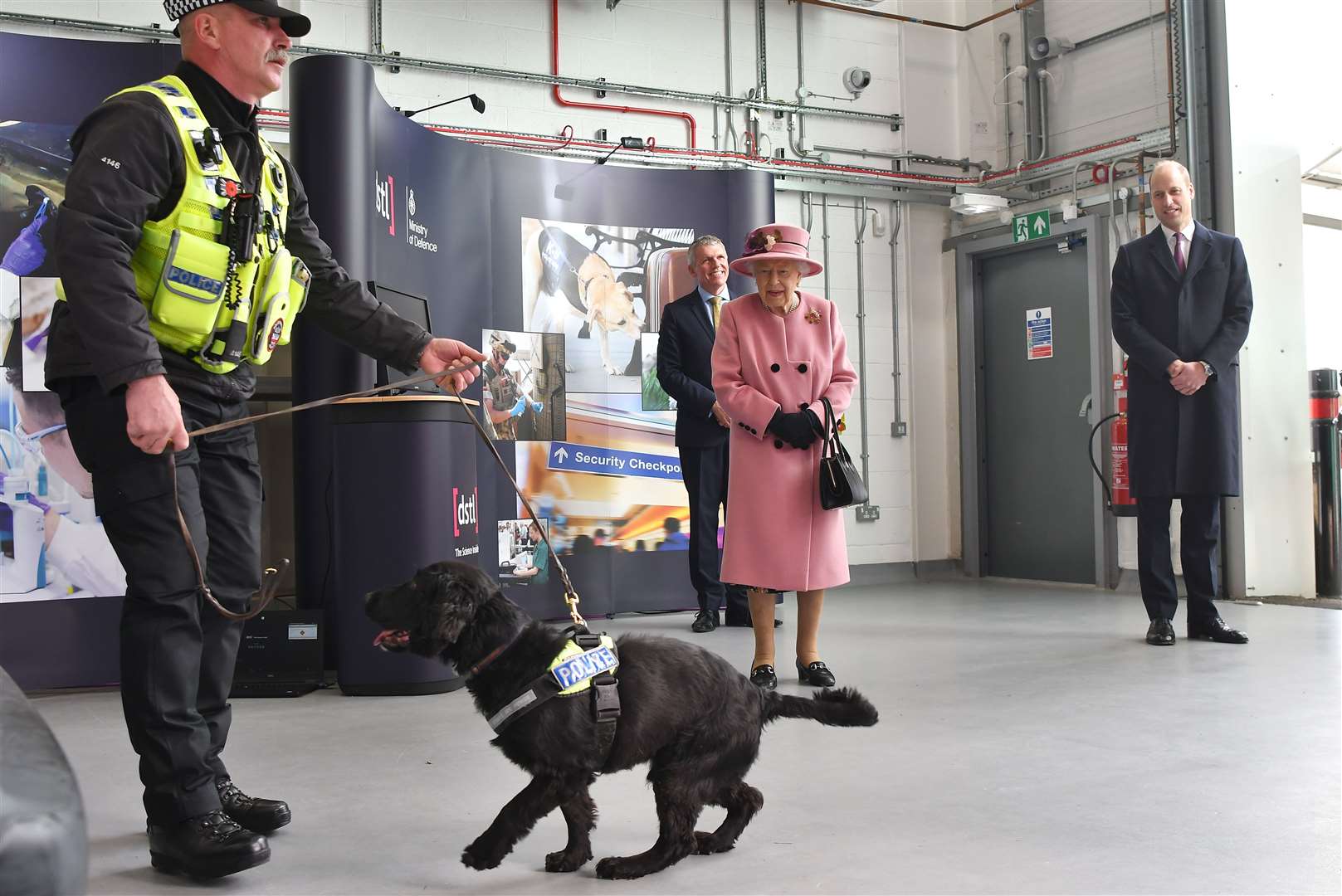 The Queen and William watch Max the police sniffer dog (Ben Stansall/PA)