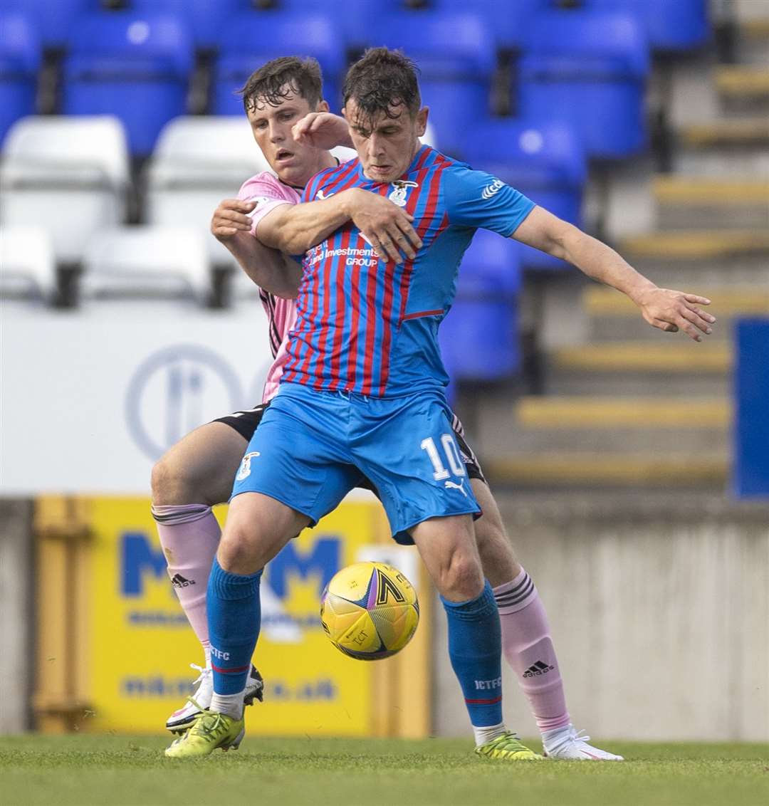 Picture - Ken Macpherson, Inverness. Scottish Premier Sports Cup. Inverness CT(2) v Peterhead(0). 13.07.21. ICT’s Aaron Doran holds off a strong challenge from Peterhead's Josh Mulligan.