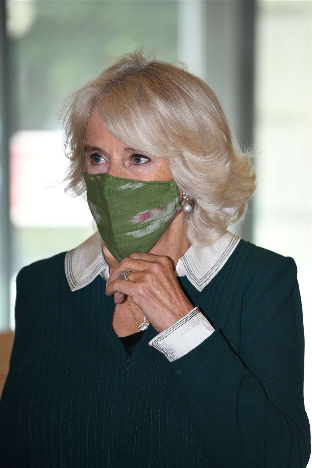 Camilla wore a mask inside the centre (Jeremy Selwyn/Evening Standard/PA)