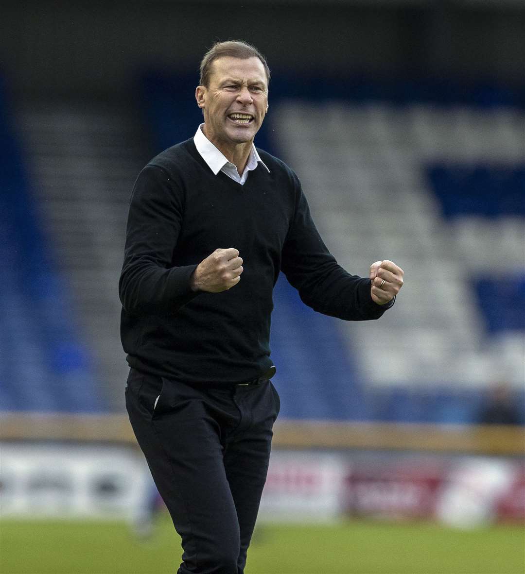 Picture - Ken Macpherson. ICT manager Duncan Ferguson celebrates to home supporters at the end.