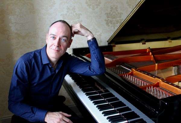 Renowned pianist Leon McCawley will return to Music Nairn.