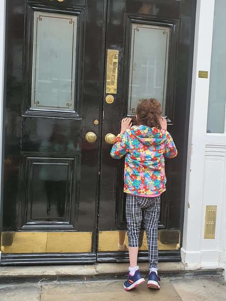Amelia arrives for her appointment at Harley Street.