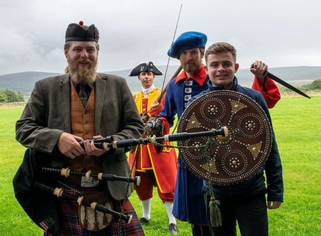 Recreating the photograph taken 15 years ago. Philip Nicol (right) with the shield and Scott Hay with bagpipes. Picture: Nikita McClymont.