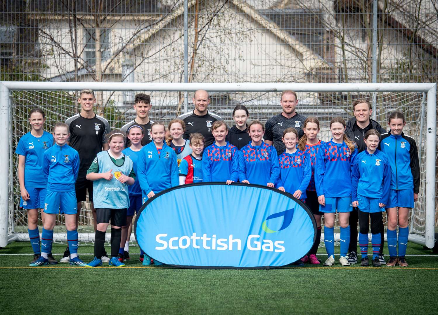 Wallace Duffy, Cameron Harper, Cammy Mackay, Mark Ridgers, and Alex Samuel with the girls. Picture: Callum Mackay.