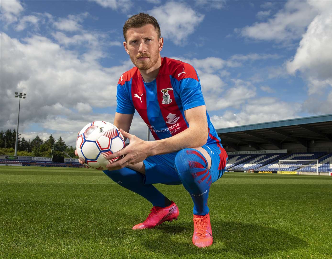 Shane Sutherland dons Inverness Caledonian Thistle’s new strip – uncannily reminiscent of the one he wore seven years before – after rejoining his boyhood club, who make a long-awaited return to friendly action at Elgin City tomorrow.