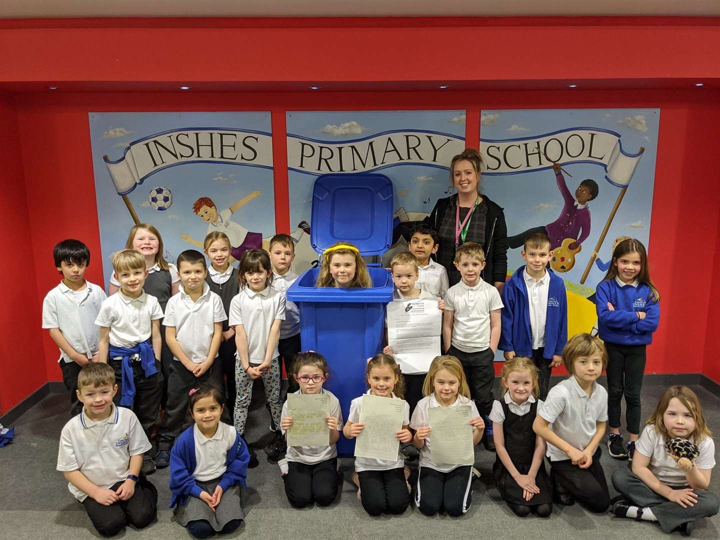 Inshes P2a class with their new blue bin.