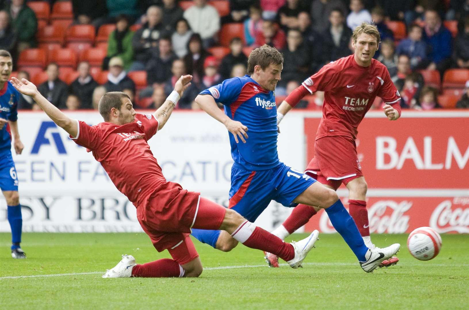 Picture - Ken Macpherson, Inverness. Aberdeen(0) v Inverness CT(2). 9.8.08. CT striker Andy Barrowman steps in to open the scoring past Aberdeen 'keeper Jamie Langfield..
