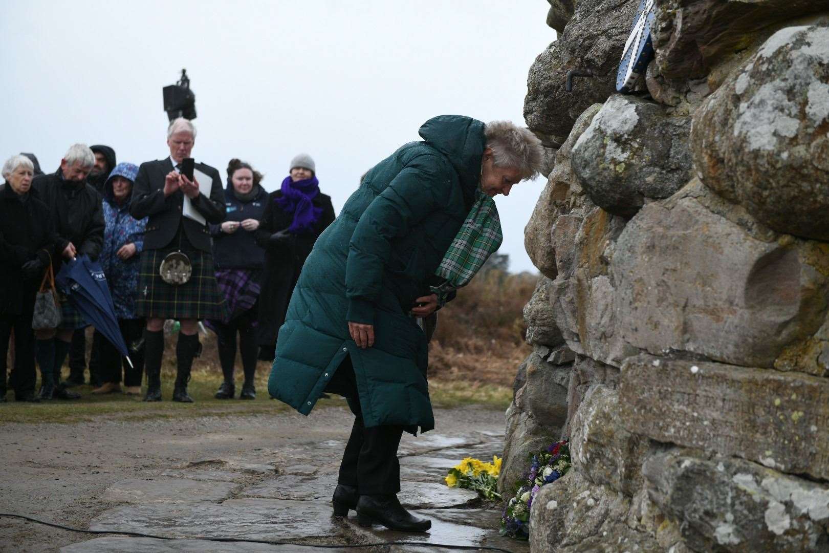 The laying of wreaths at the cairn.
