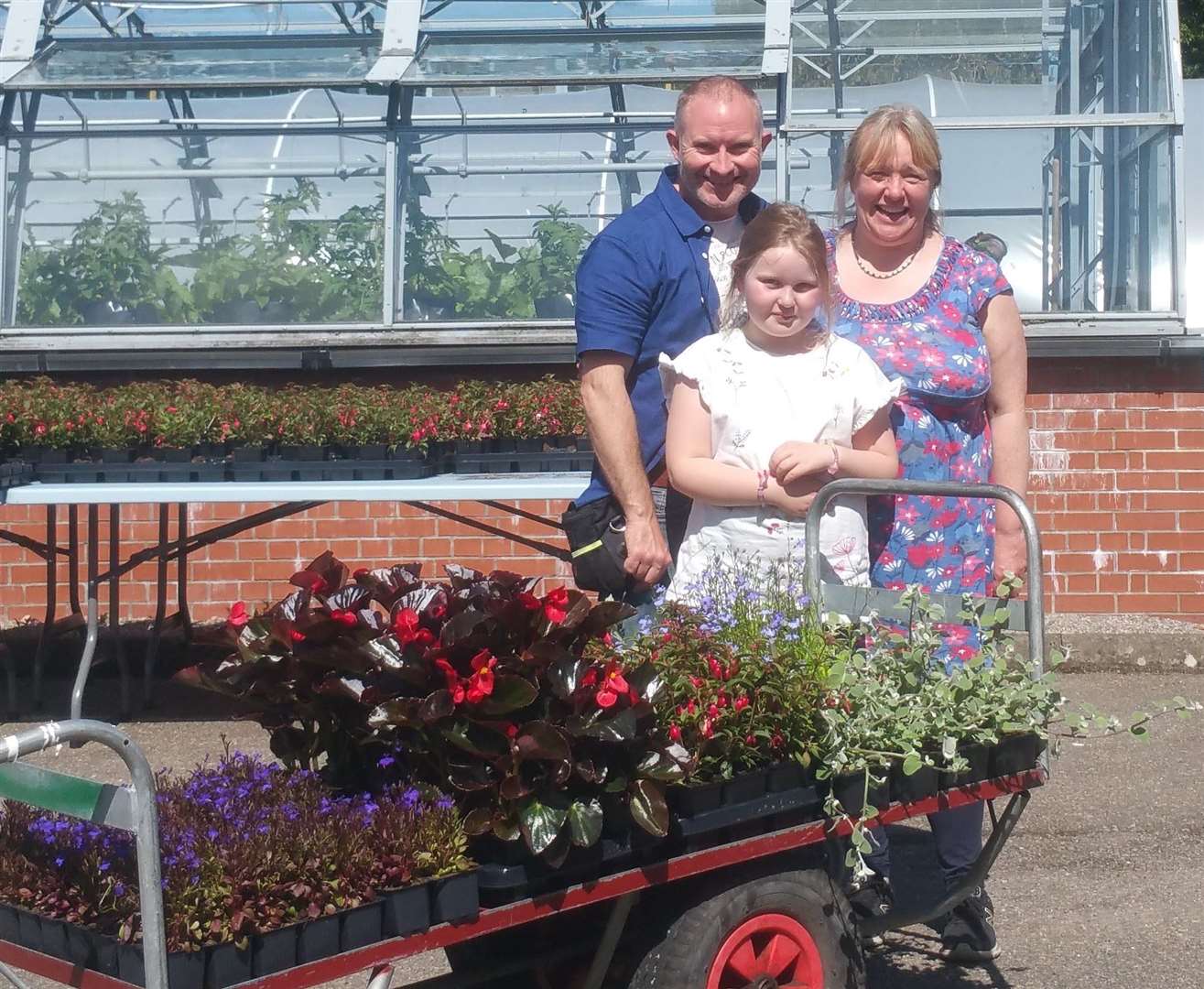 Croy pupil and Botany Club member Isla (9) with parents Ian & Kate MacLennan collecting plants from the Botanic Gardens to share with fellow Croy pupils.