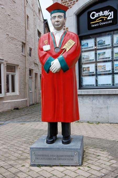 The statue that commemorates the Confrerie (association) who keep alive the tradition of the Flamische cake