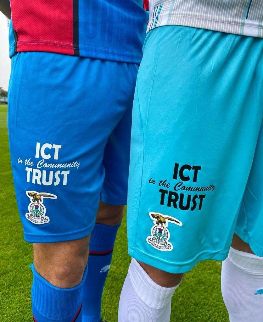 The logo on the shorts.