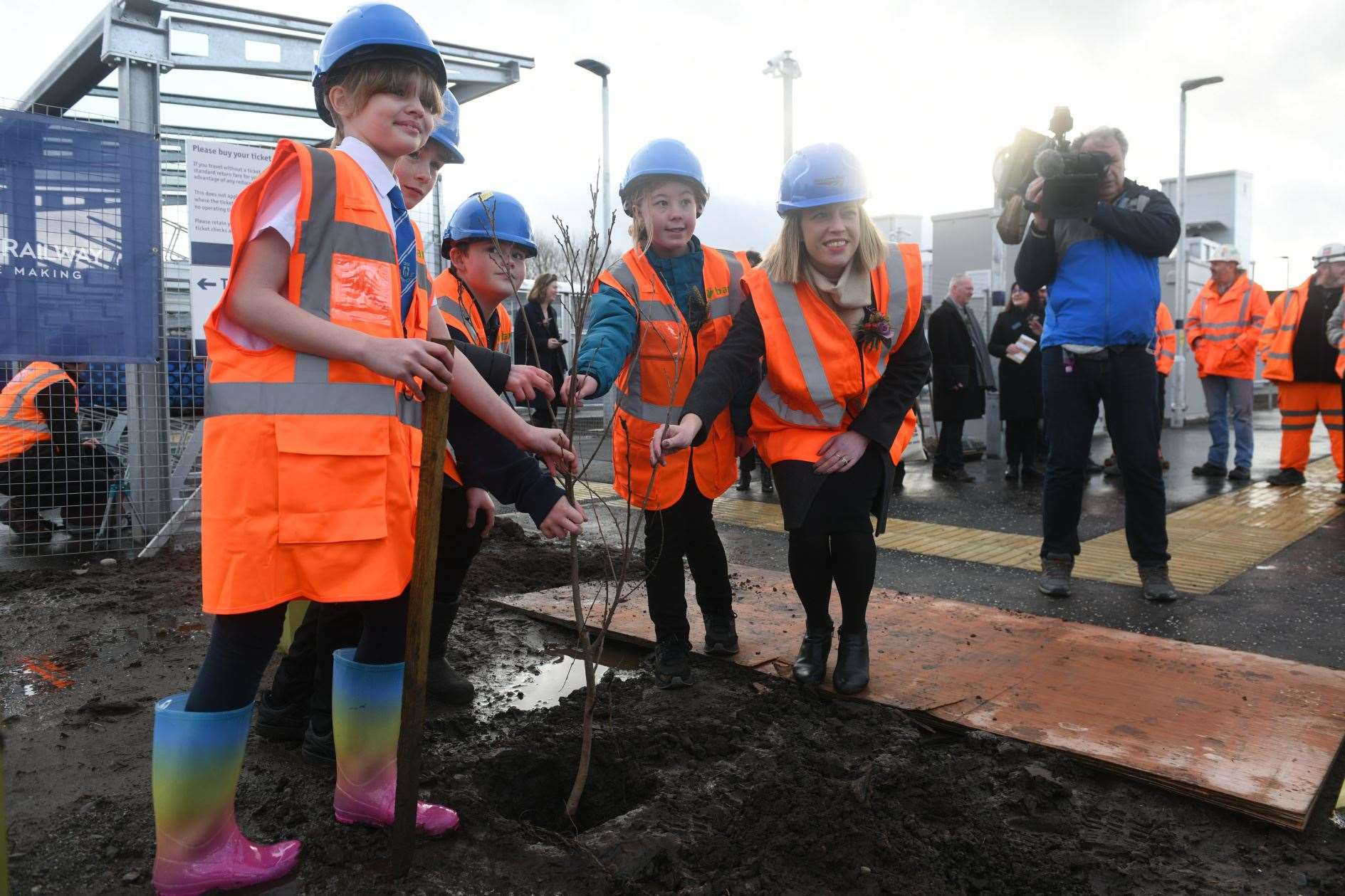 Croy Primary pupils and Jenny Gilruth planting a tree at Inverness Airport Train Station. Picture: James Mackenzie.